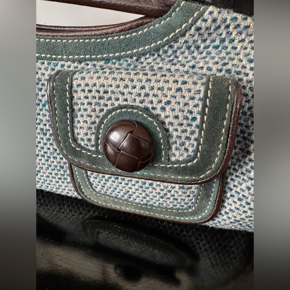 RAFĒ Chic Tweed Clutch with Button Accents - Picture 2 of 13